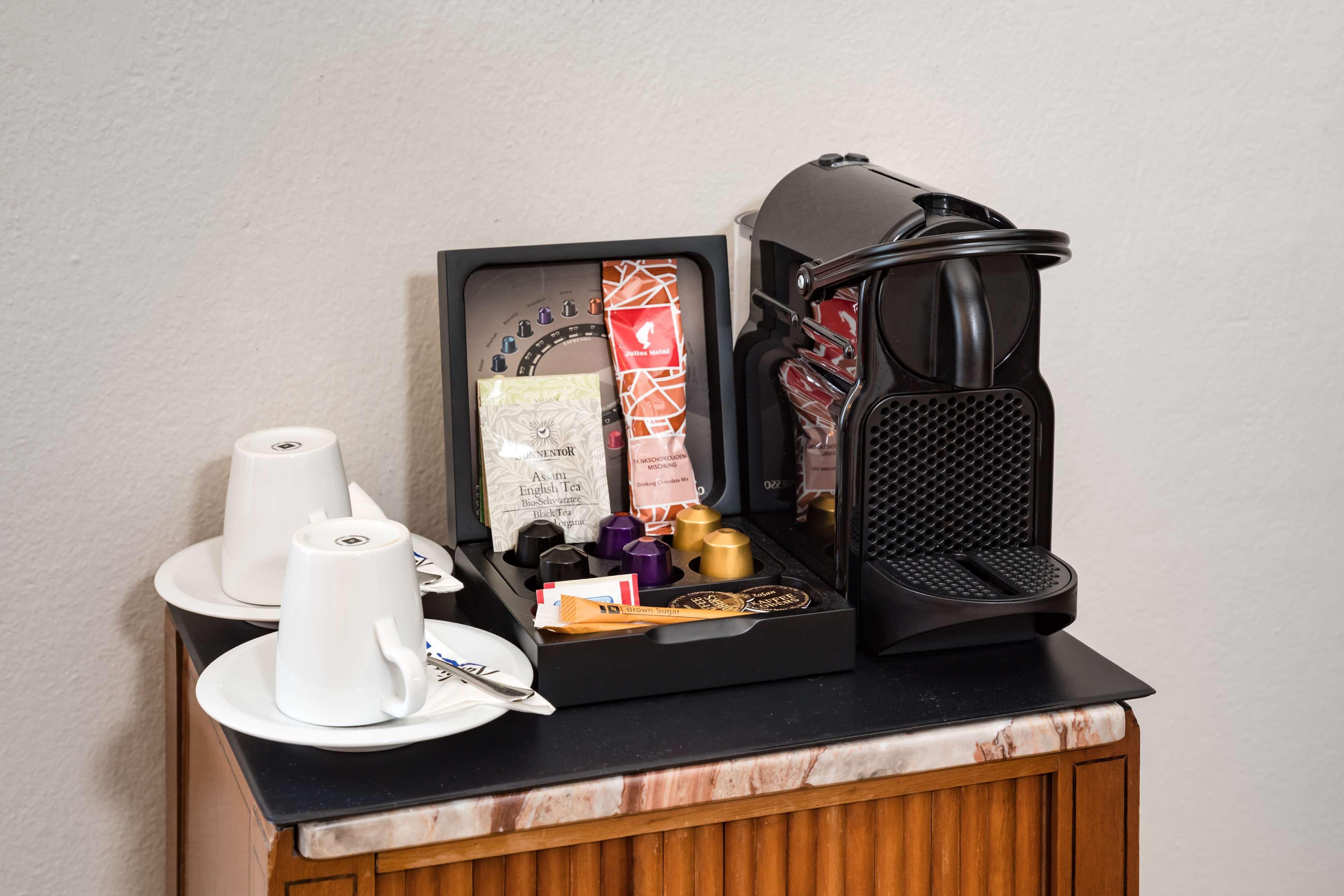 Radisson Blu Hotel Altstadt Salisburgo Esterno foto A Nespresso coffee machine in a hotel room