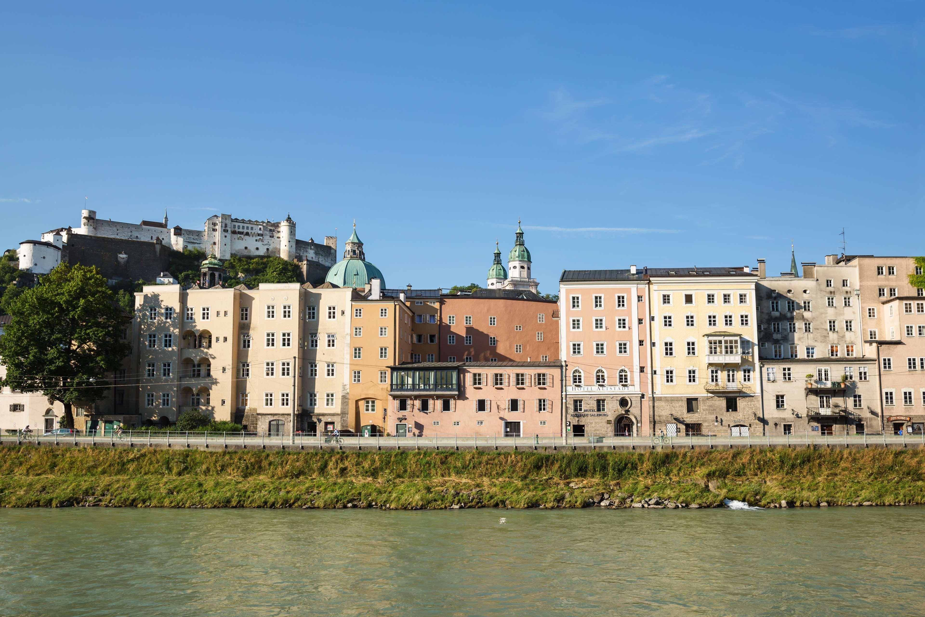 Radisson Blu Hotel Altstadt Salisburgo Esterno foto The Salzach river in Salzburg