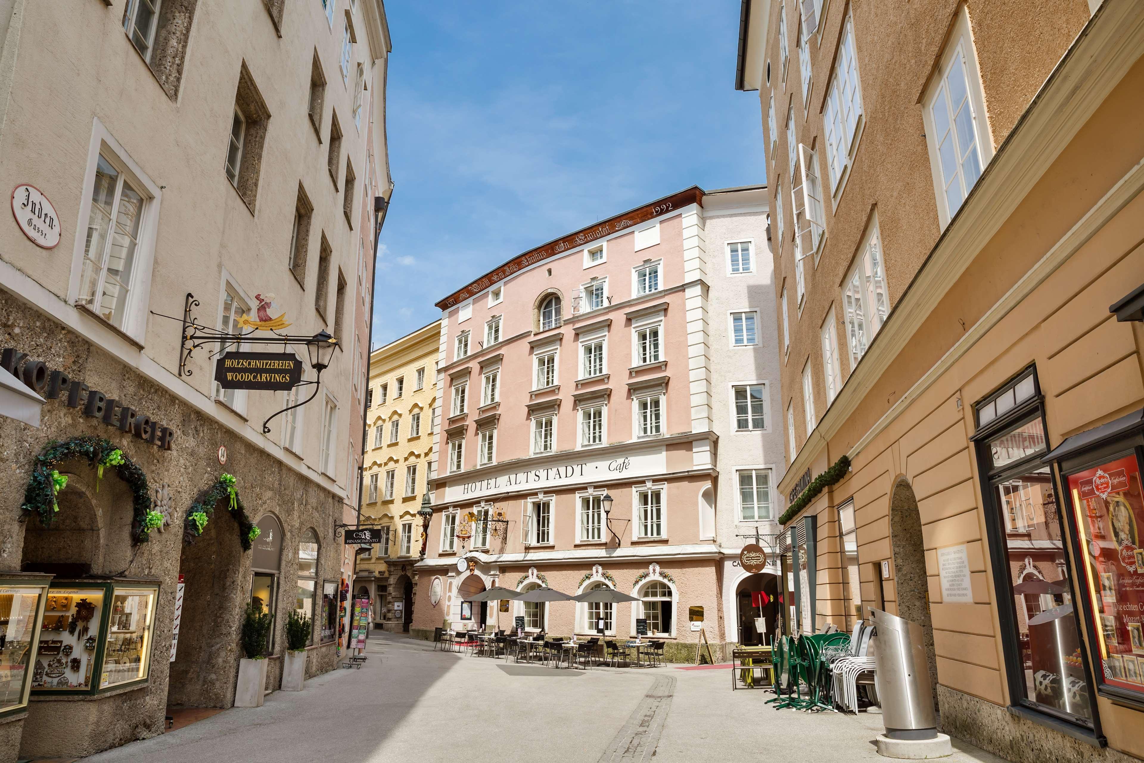 Radisson Blu Hotel Altstadt Salisburgo Esterno foto The Goldgasse