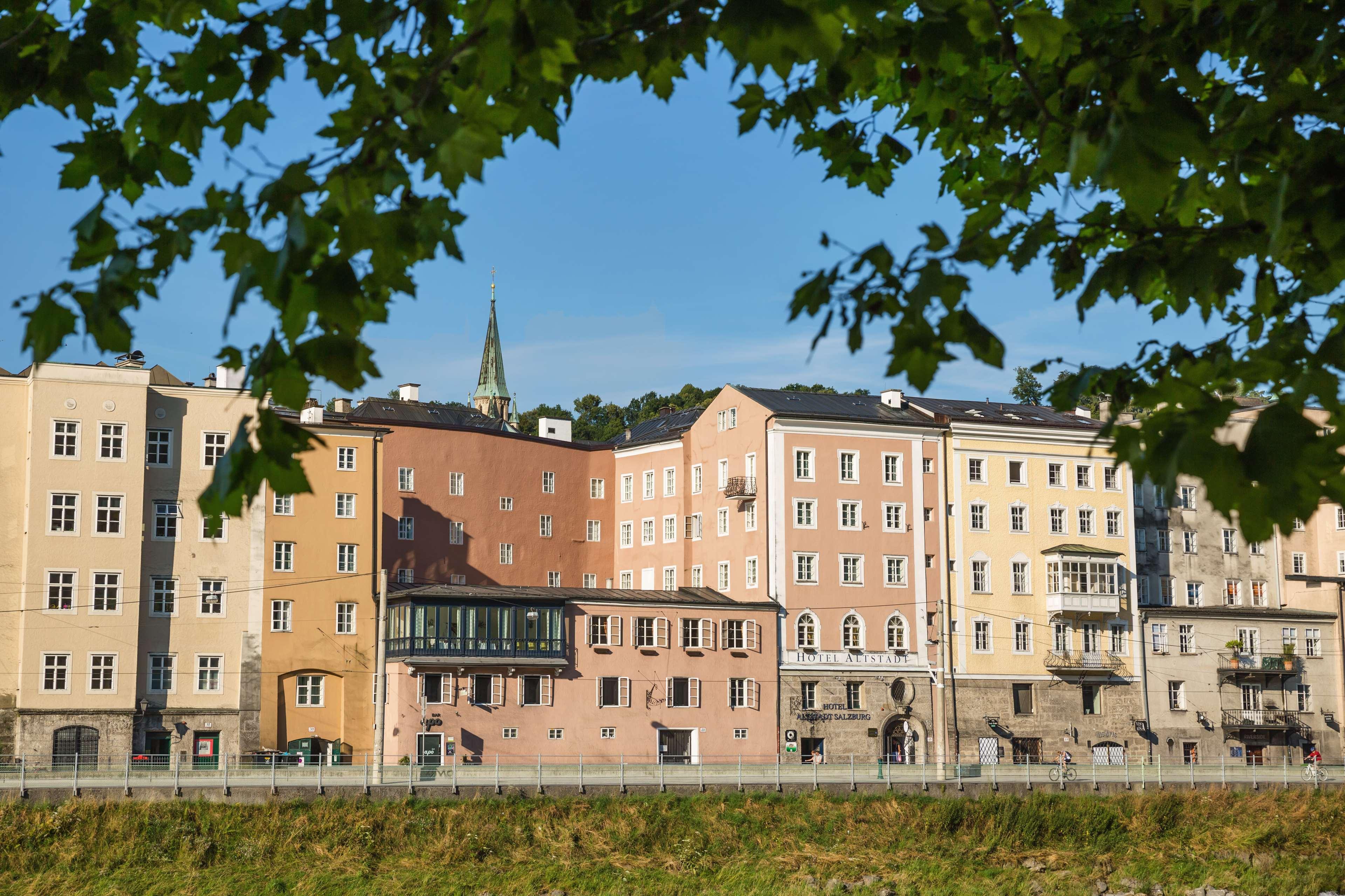 Radisson Blu Hotel Altstadt Salisburgo Esterno foto The Old University of Salzburg