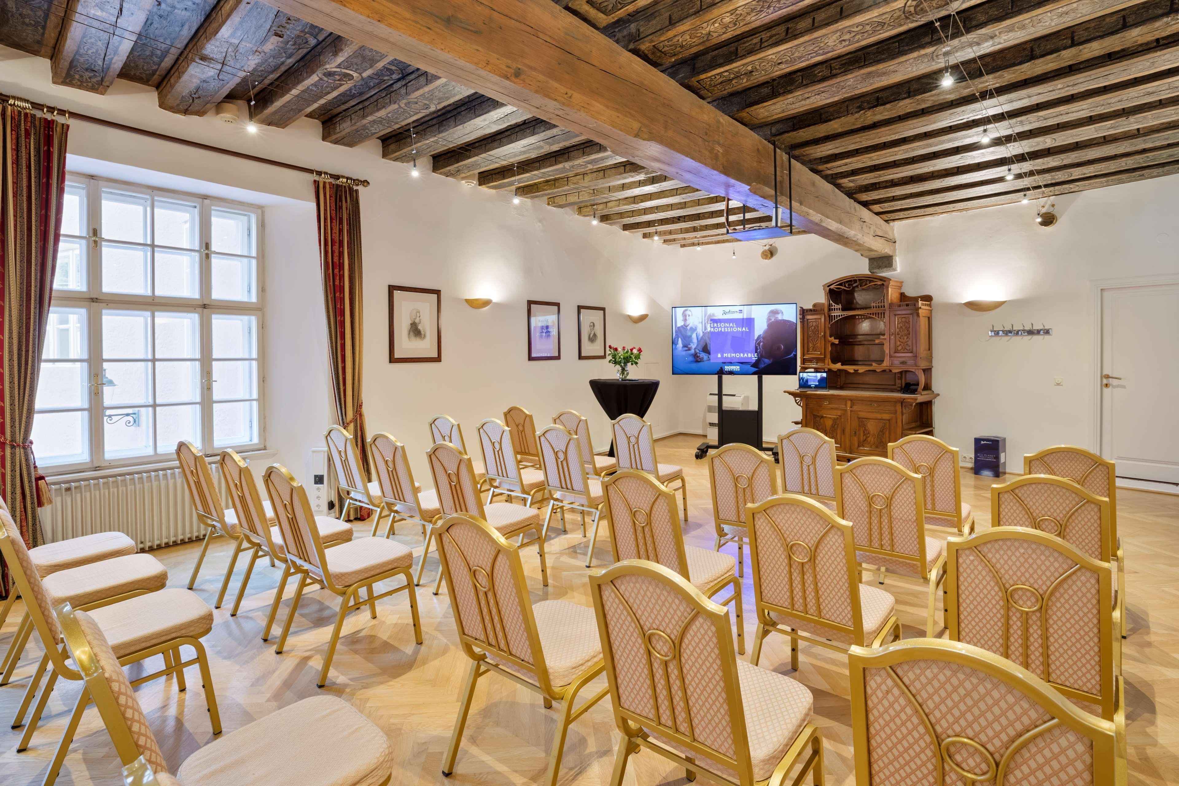 Radisson Blu Hotel Altstadt Salisburgo Esterno foto The conference room