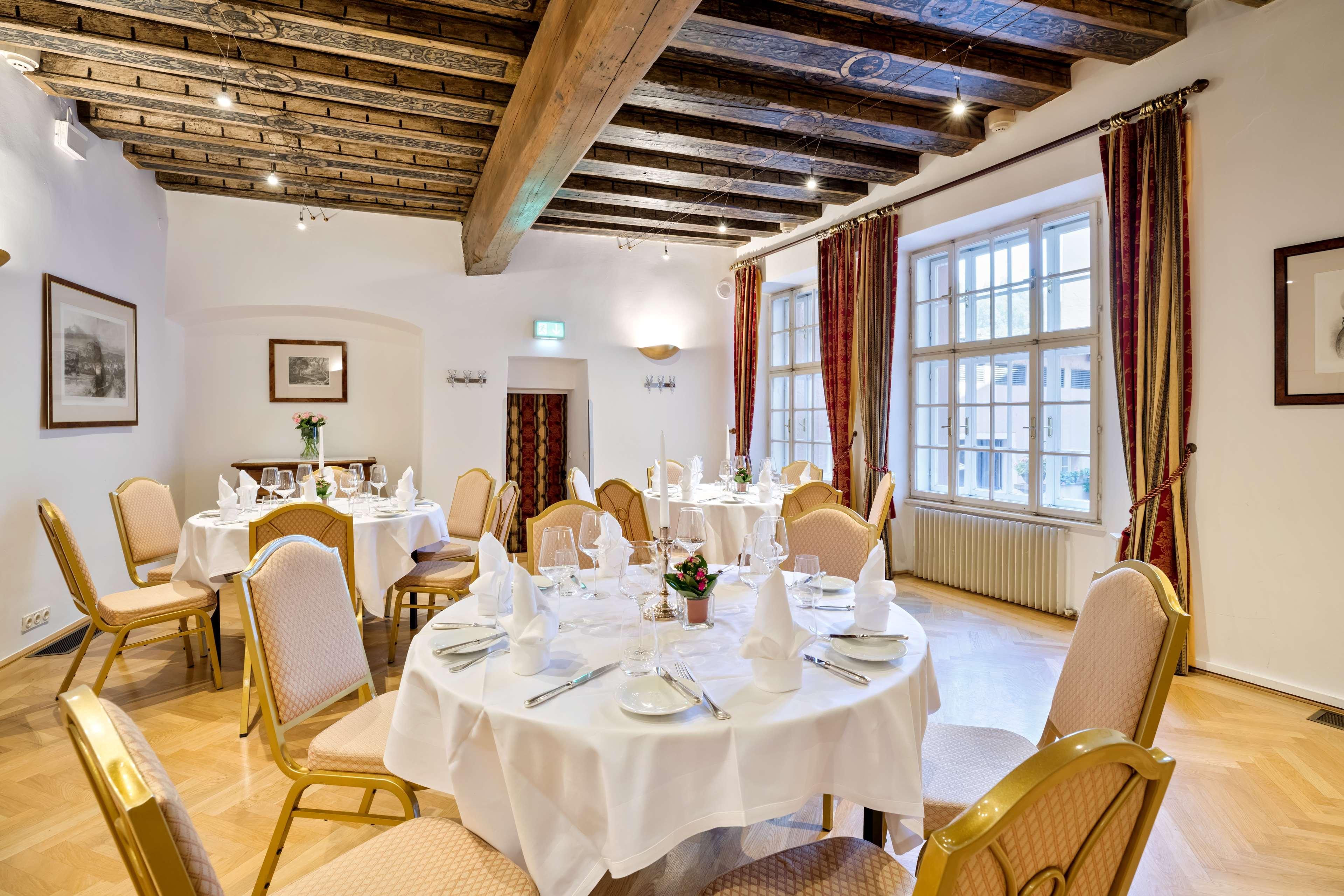 Radisson Blu Hotel Altstadt Salisburgo Esterno foto The Long Room