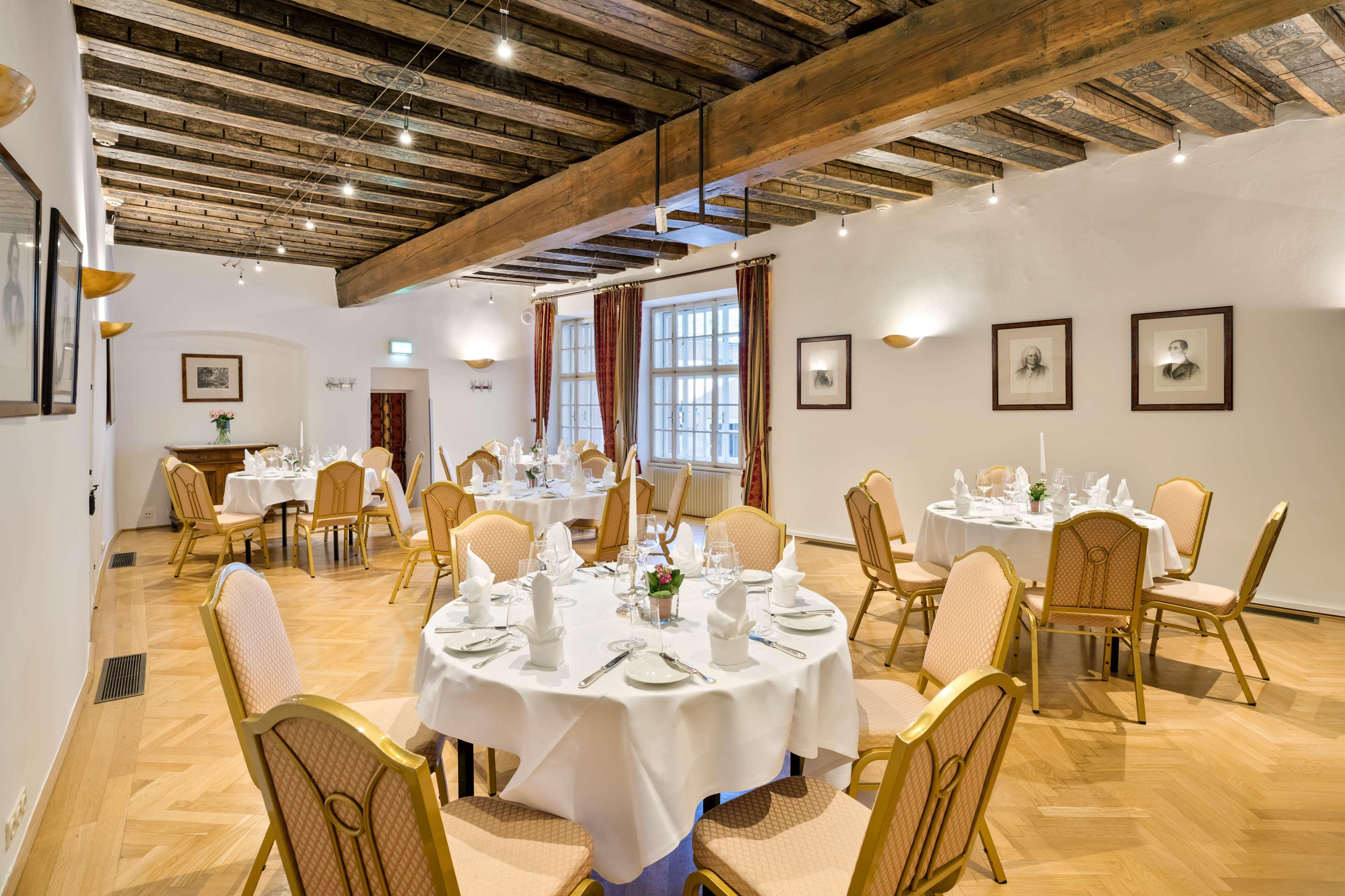 Radisson Blu Hotel Altstadt Salisburgo Esterno foto The Long Room