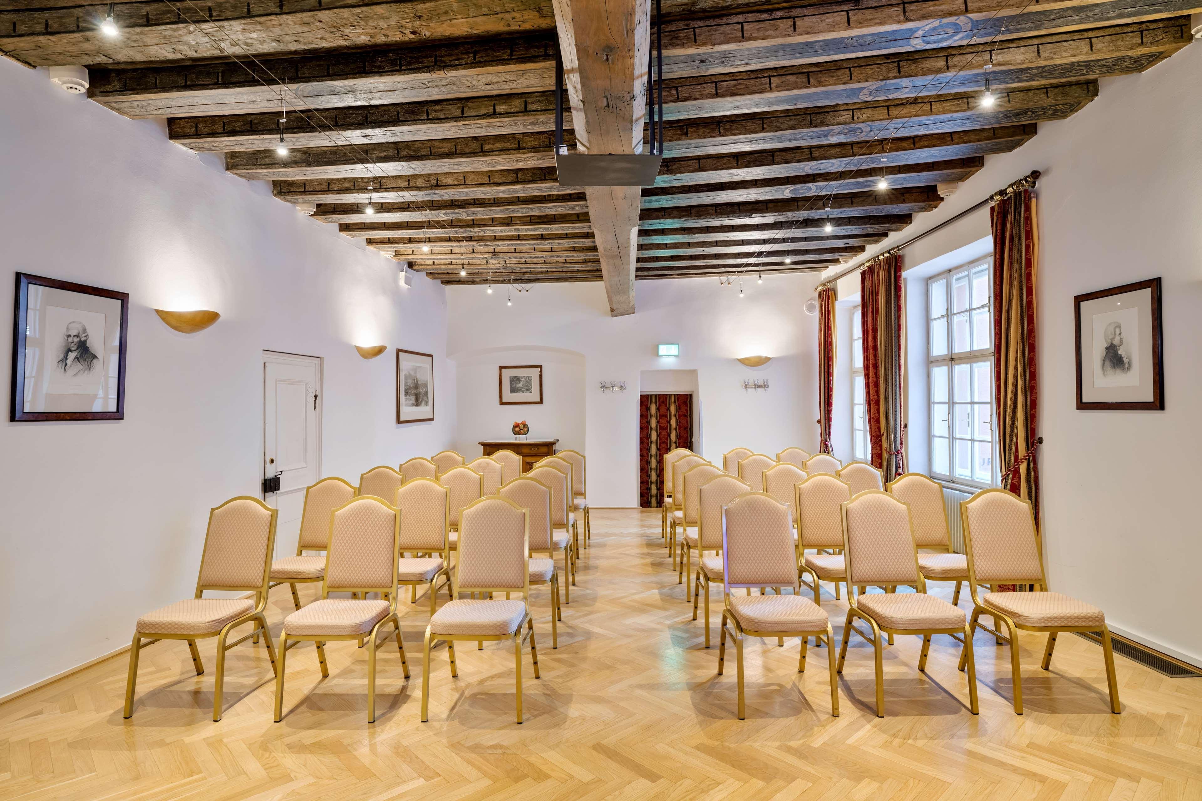 Radisson Blu Hotel Altstadt Salisburgo Esterno foto The Long Room