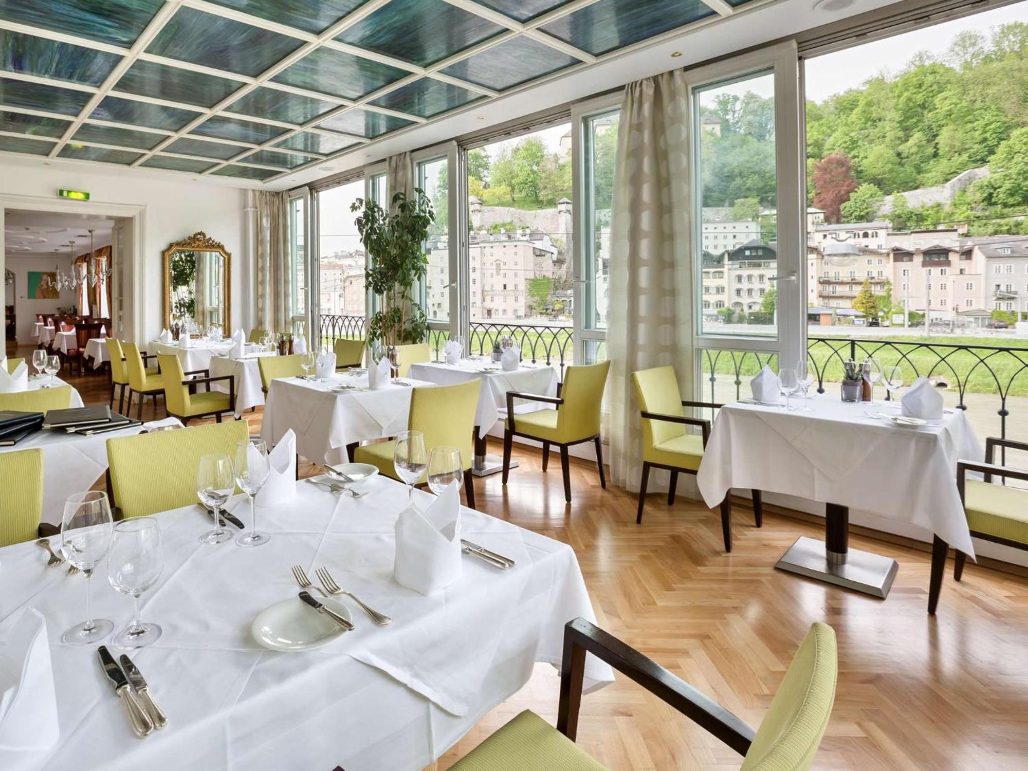 Radisson Blu Hotel Altstadt Salisburgo Esterno foto Restaurant