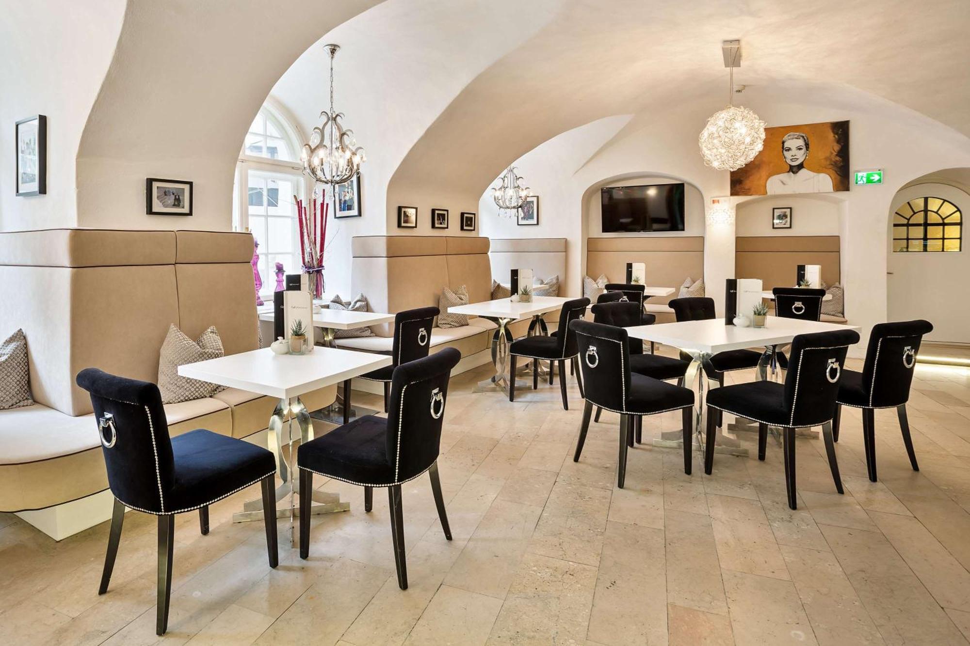 Radisson Blu Hotel Altstadt Salisburgo Esterno foto Restaurant