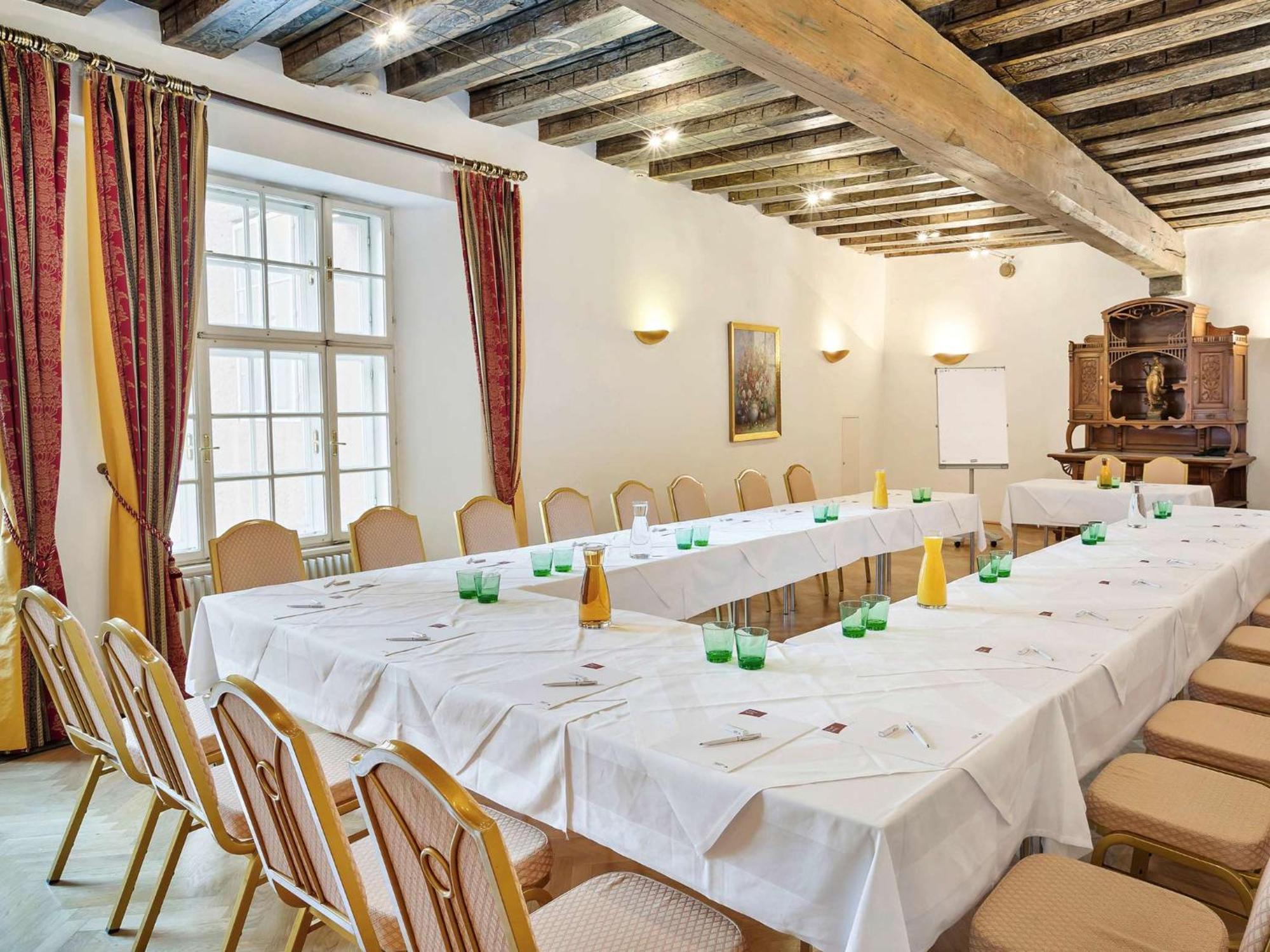 Radisson Blu Hotel Altstadt Salisburgo Esterno foto The conference room
