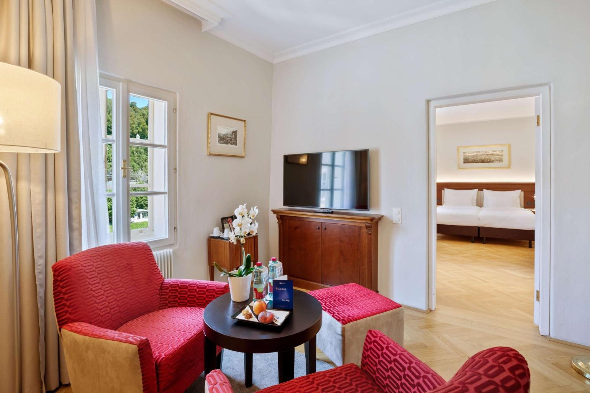 Radisson Blu Hotel Altstadt Salisburgo Esterno foto A suite at the Hotel de la Paix