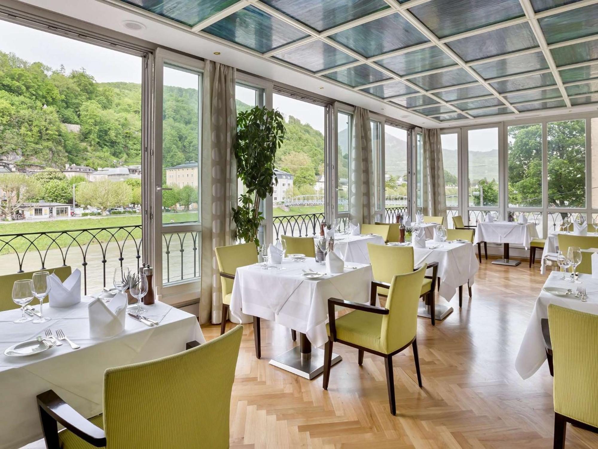 Radisson Blu Hotel Altstadt Salisburgo Esterno foto Restaurant