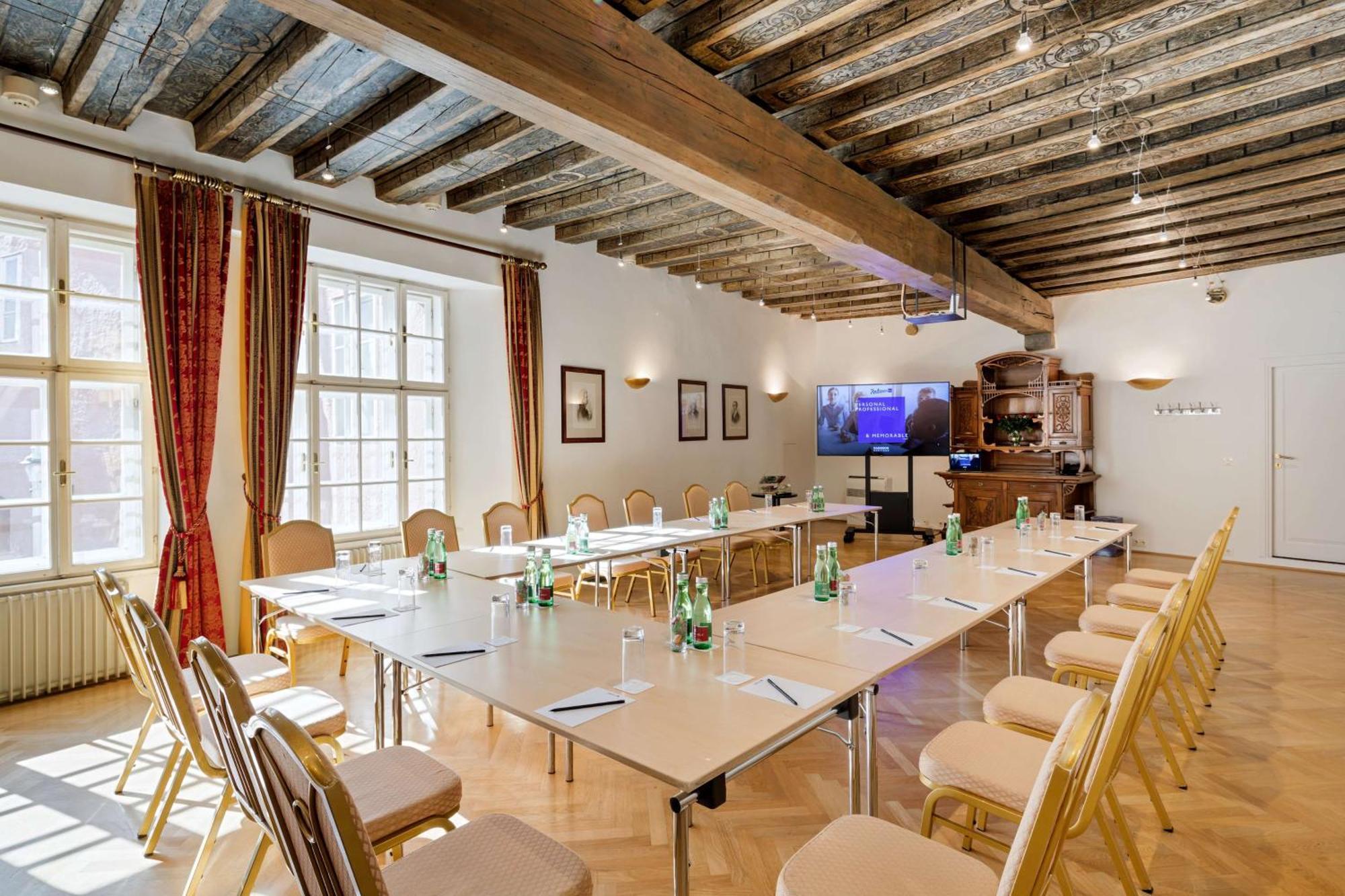 Radisson Blu Hotel Altstadt Salisburgo Esterno foto The conference room