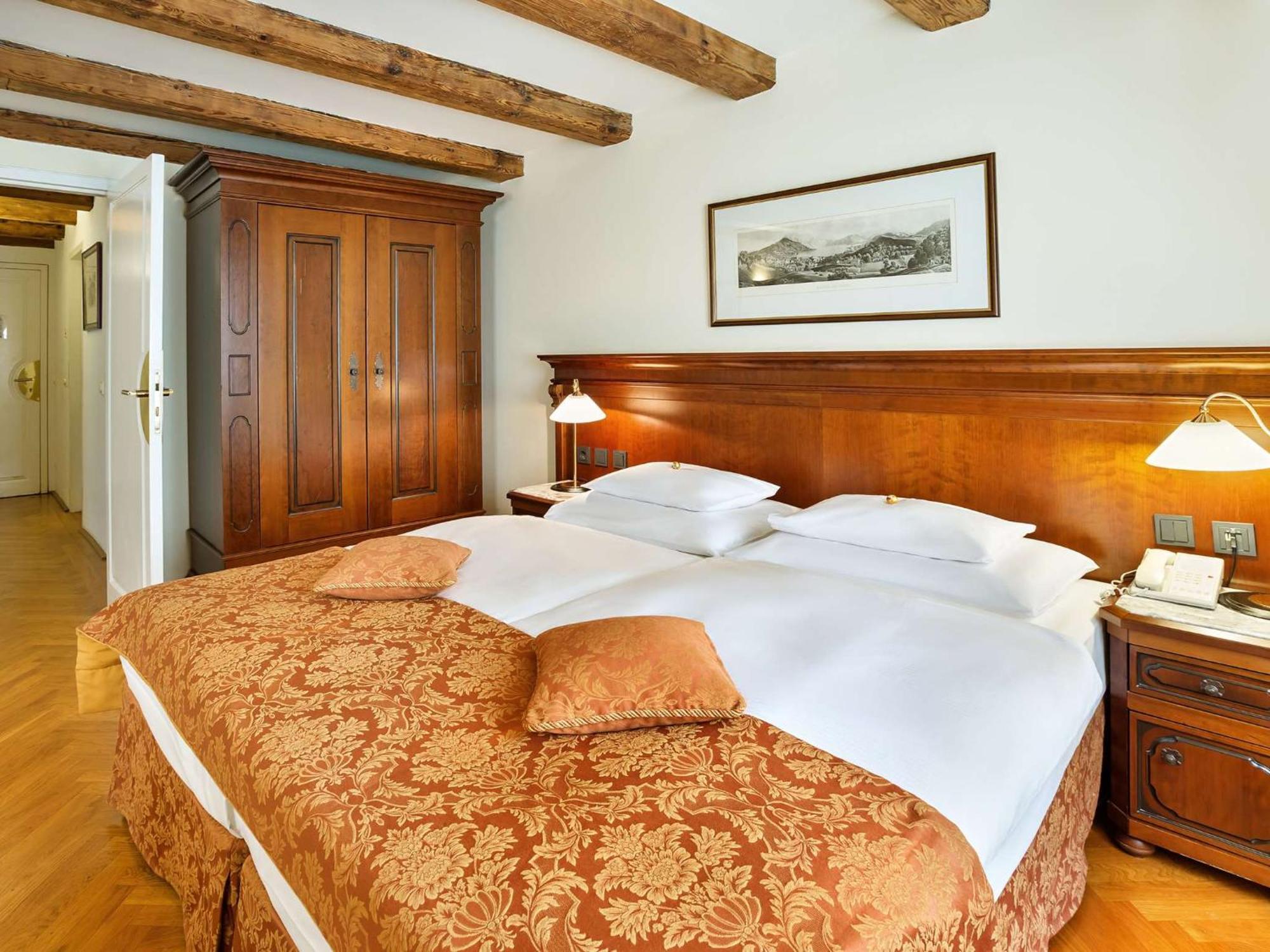 Radisson Blu Hotel Altstadt Salisburgo Esterno foto A typical hotel room