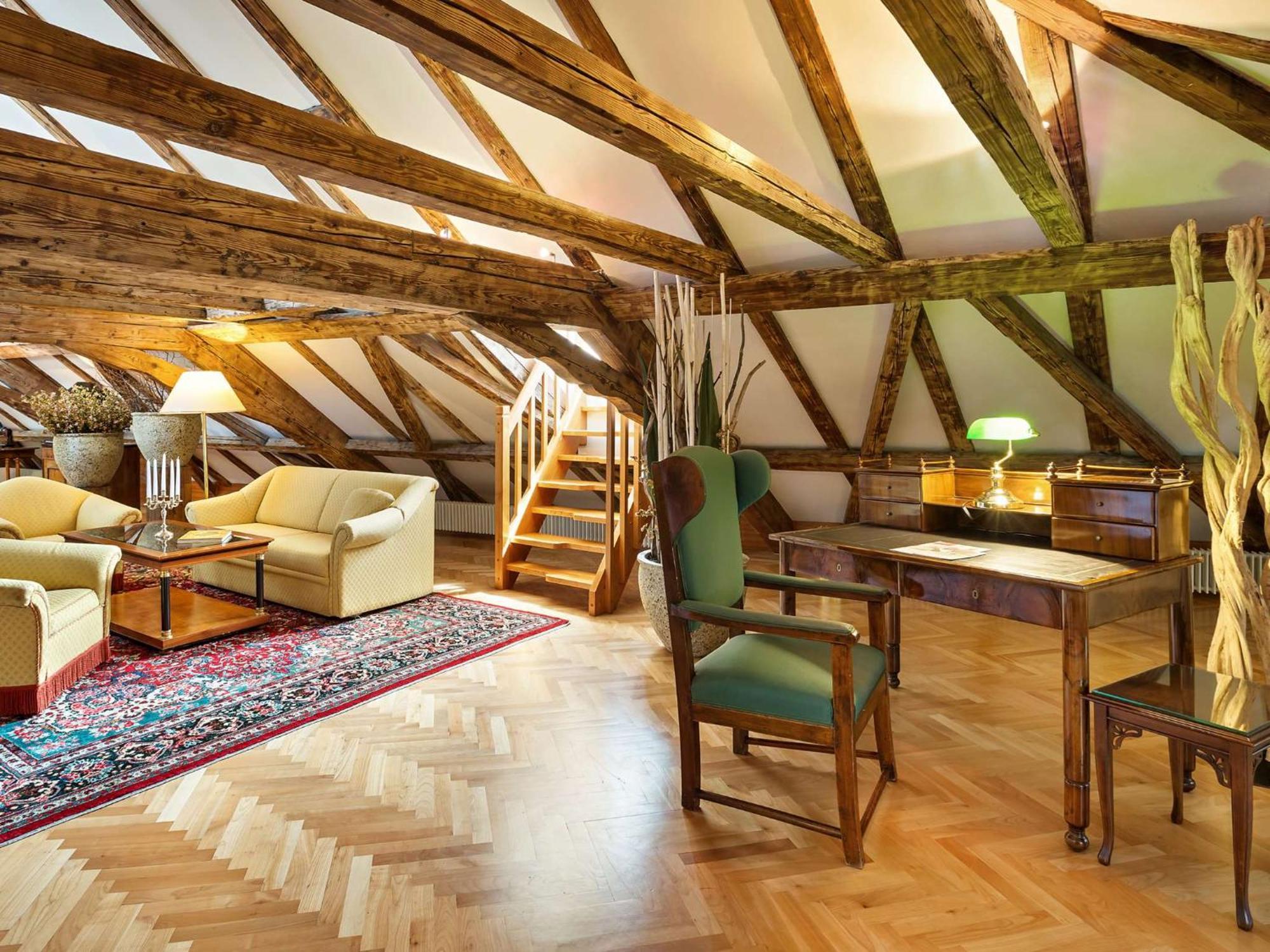 Radisson Blu Hotel Altstadt Salisburgo Esterno foto The interior of a typical loft apartment
