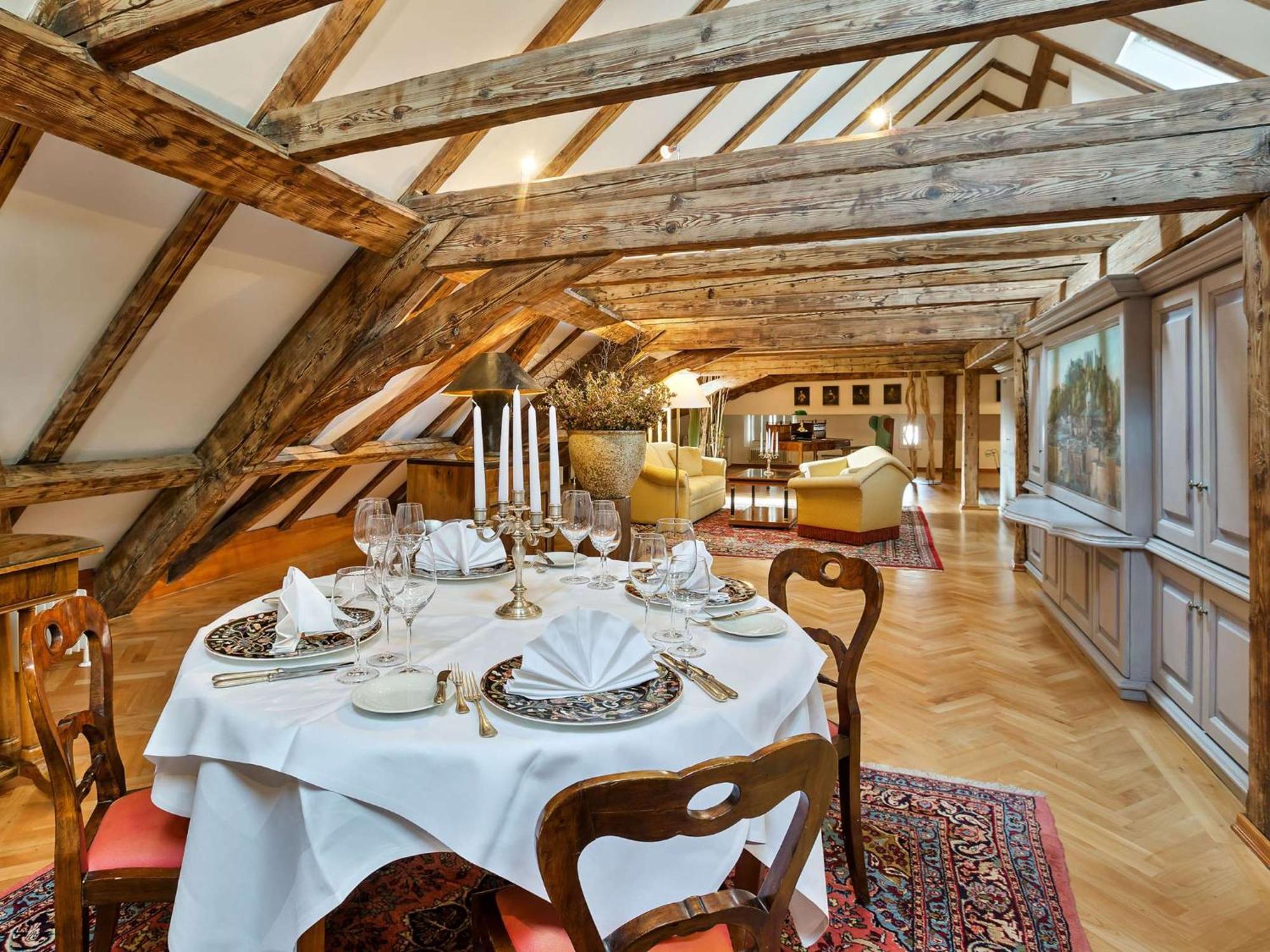 Radisson Blu Hotel Altstadt Salisburgo Esterno foto The interior of the house